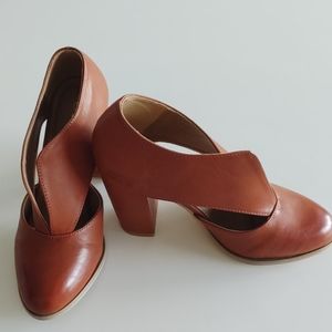 NEW 🍁Mata redbrown pumps